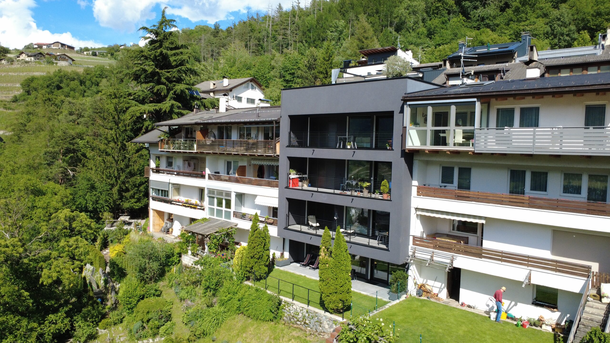 Reihenhaus in Neustift - moderner Baukörper eingefügt zwischen bestehende Gebäude