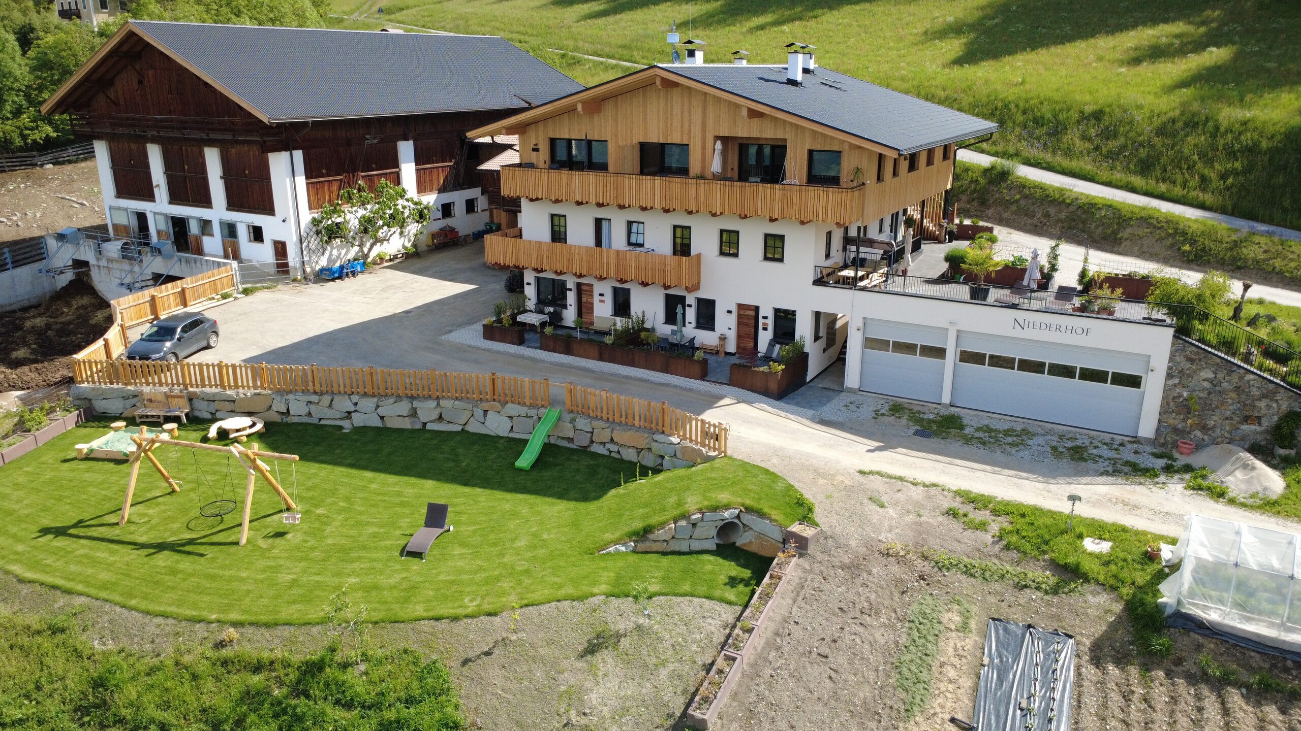 Niederhof in St. Andrä - Hofstelle mit neu errichtetem Gästehaus